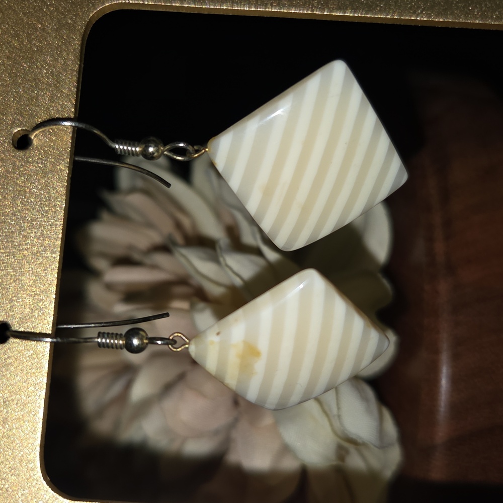 Shell Dangle Earrings Silver Tone - image 1